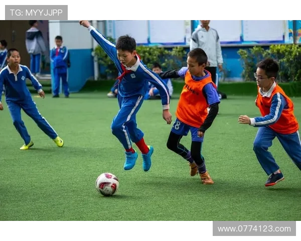 朱艺寄语唐天翼专注足球正当时