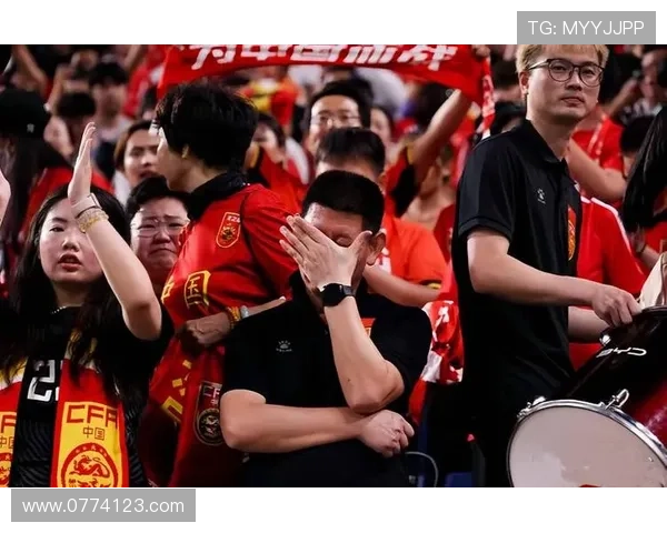 现场失控绝平卢顿威帅怒怼球迷